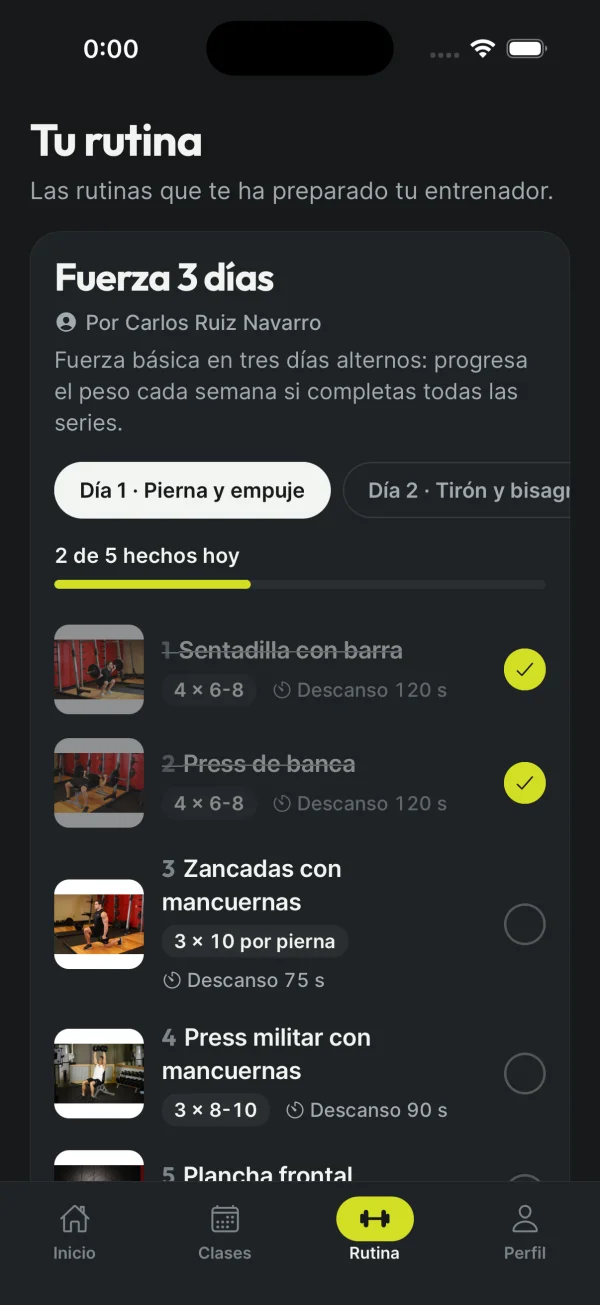 Rutina del socio con los ejercicios del día, series y descansos.